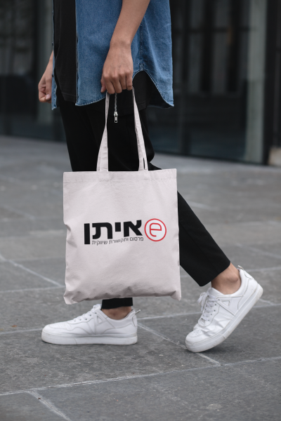 cropped-face-mockup-of-a-man-holding-a-tote-bag-in-the-street-29424 cropped-face-mockup-of-a-man-holding-a-tote-bag-in-the-street-29424